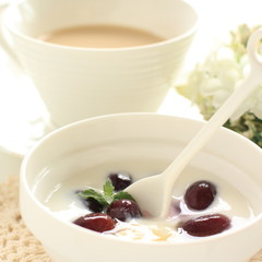 Frozen grape and honey yogurt
