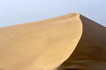 Mingsha Shan Mountain y Crescent Lake en Dunhuang, China