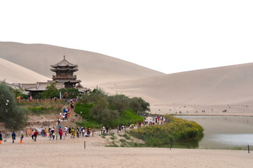 Mingsha Shan Mountain y Crescent Lake en Dunhuang, China