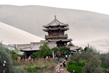 Mingsha Shan Mountain y Crescent Lake en Dunhuang, China