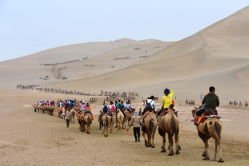 Mingsha Shan Mountain y Crescent Lake en Dunhuang, China