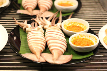 Fototapeta na wymiar Grilled sea squid Delicious dipping sauce.