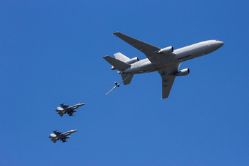 military fighter jet aerial refueling aircraft