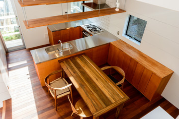 キッチンとダイニングスペース