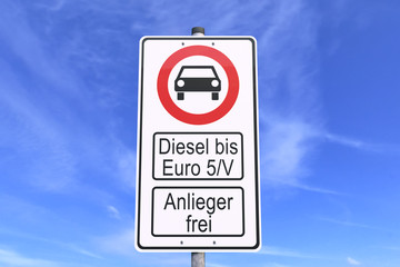 Diesel - Fahrverbot - Verkehrsschild - Innenstadt