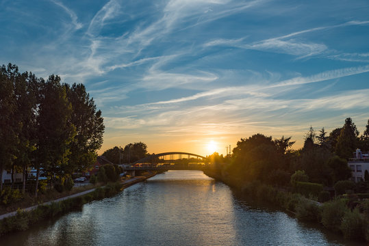 Sonnenuntergang hinter der Br&uuml;cke