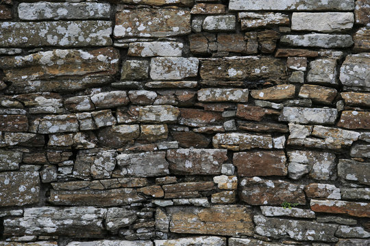 sehr alte Bruchsteinmauer