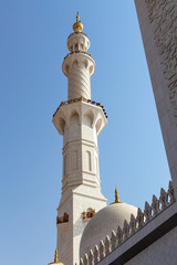 Fototapeta na wymiar White Sheikh Zayed Grand Mosque, Abu Dhabi, UAE