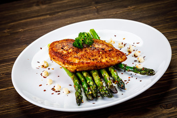 Grilled chicken breast and vegetables