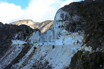 Fototapeta na wymiar Marmor Marmorbruch Carrara