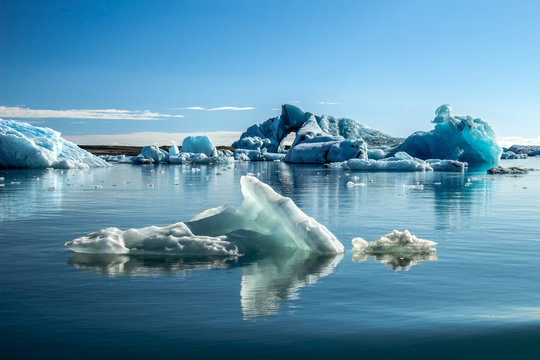 Beautiful blue coloured icebergs in the Jökulsárlón Glacier Lake, Iceland