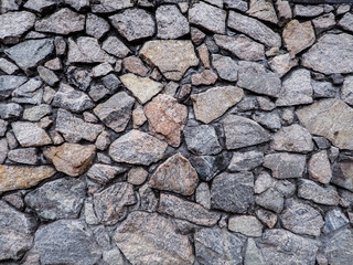 Wall composed of large stones