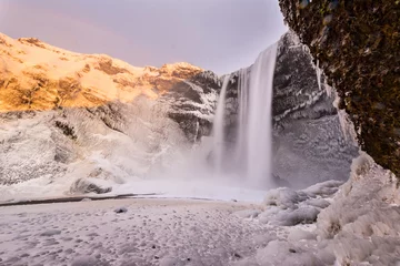 Fotobehang Mooie Skogafoss-waterval in de winter. IJsland. © Lukas Gojda