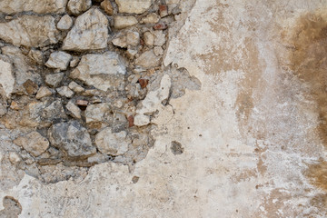 vecchio muro con intonaco sgretolato