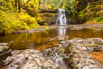 Upper North Falls in autumn in Silver Falls State Park, Oregon, USA