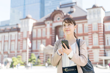 女性・スマートフォン