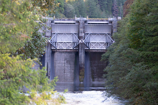 Steel levee dam on the Oregon river
