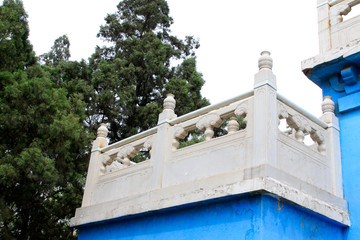 white marble rock rail