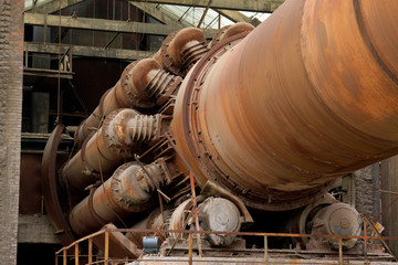 Fototapeta na wymiar abandoned rotary kiln, in a cement plant
