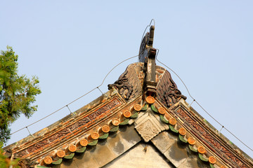 Temple eaves and beast sculpture