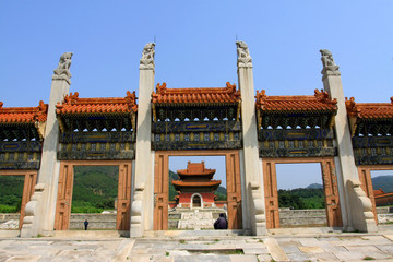 Obraz premium Dragon and Phoenix Gate landscape architecture in the Eastern Tombs of the Qing Dynasty, China...