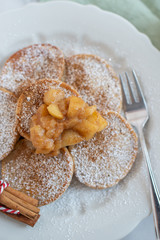 Pancakes mit Apfel Kompott 