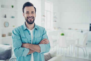 Good-wearing bearded man crossed folded hands over chest look at