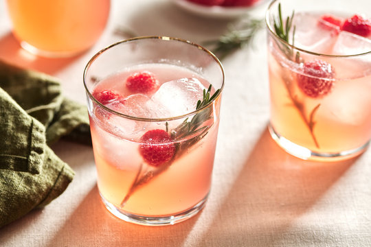 Fresh cocktails in rocks.