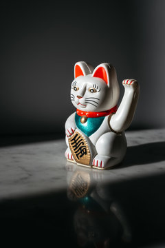 Maneki-neko, good fortune cat