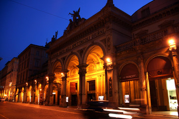 Obraz premium Arena del Sole de nuit à Bologne