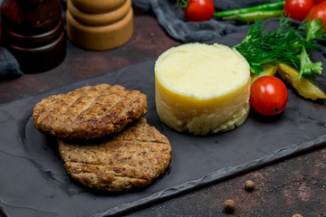 Chicken cutlets with mashed potatoes