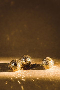 Fototapeta Small golden christmas balls