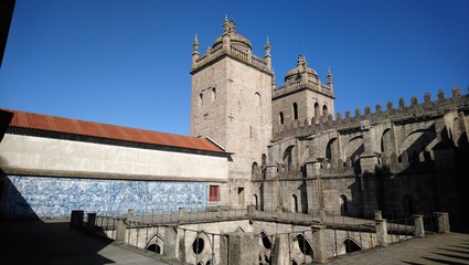 Fototapeta na wymiar Azulejos de la Cathédrale de Porto, Portugal