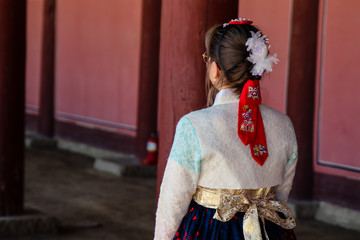 Fototapeta na wymiar Woman in Korean traditional dress