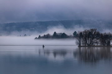 Fototapeta premium Début saison de pêche Lac Memphrémagog, Estrie Canada Paysage