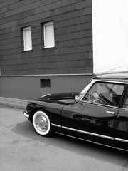 Schwarze französische Luxus Staatskarosse mit Weißwandreifen der Siebzigerjahre beim...