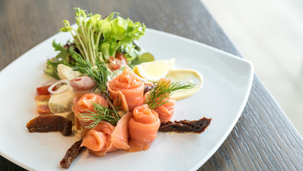 salmon sashimi salad