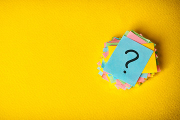 question marks written reminders tickets on yellow vintage paper background - obrazy, fototapety, plakaty