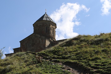 Fototapeta na wymiar Stepantsminda church on mountain