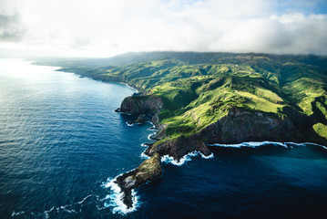 Beautiful Aerial View of Tropical Island Paradise Nature Scene of Maui Hawaii On Clear Sunny Day with Vibrant Blue Ocean Water and Waves and Lush Green Mountain Scenic Landscape  - obrazy, fototapety, plakaty