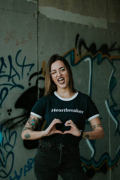 Woman with t-shirt that puts heartbreaker