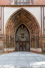 Fototapeta na wymiar Westportal der Kirche St. Nikolai in Stralsund