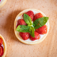 raspberry cake with cream cheese. Strawberry and blueberry cupcake with cream cheese. Cakes with raspberries and strawberries