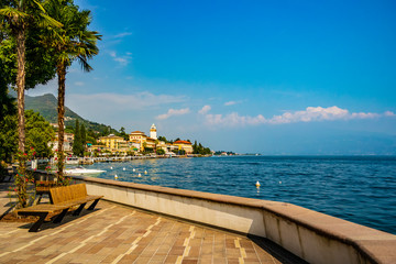 Vista lungo Garda lago presso Gardone Riviera in provincia di Brescia. 10 Settembre 2018 Gardone...
