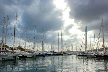 Fototapeta na wymiar Meer Hafen Wolken