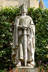 Fototapeta premium Statue in front of a church