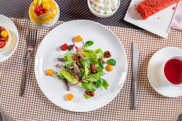 Salad with meat, arugula, algae, tomatoes and greens