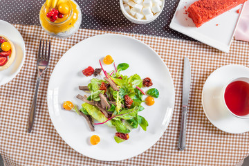 Salad with meat, arugula, algae, tomatoes and greens