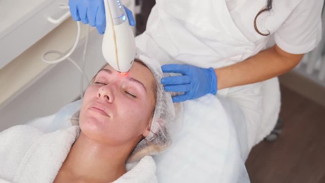 Cosmetology procedures. Pore cleansing portrait