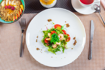 Salad with shrimps, arugula, algae, tomatoes and greens